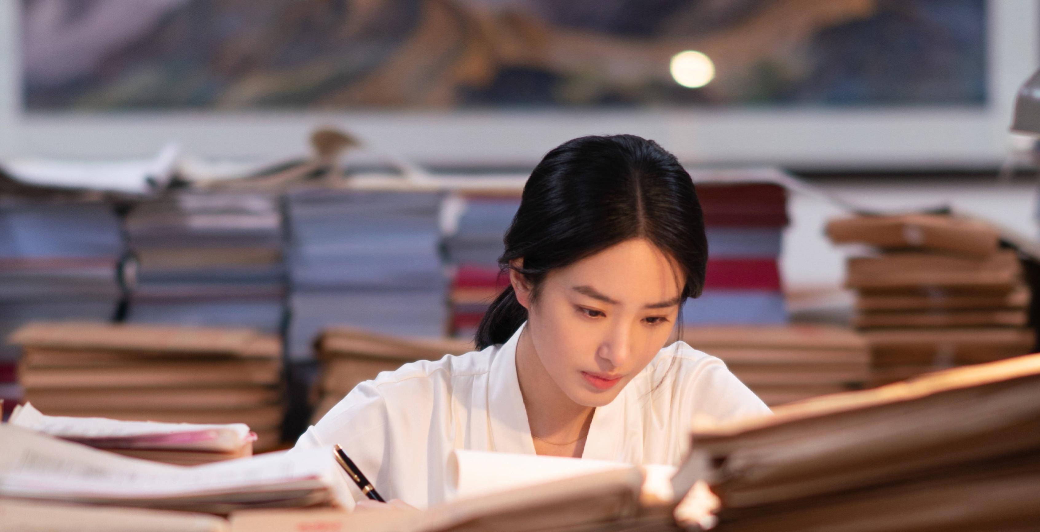 梁思申不仅全力支持宋运辉事业的发展,更是成为了小引的"好后妈",二人