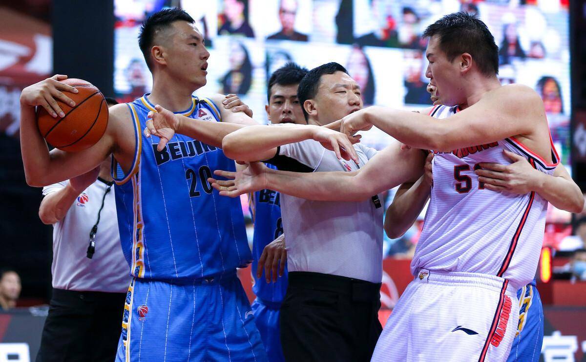 两届cba总冠军,cuba的万圣伟是主力,曾拿到总决赛mvp,大学联赛的他在