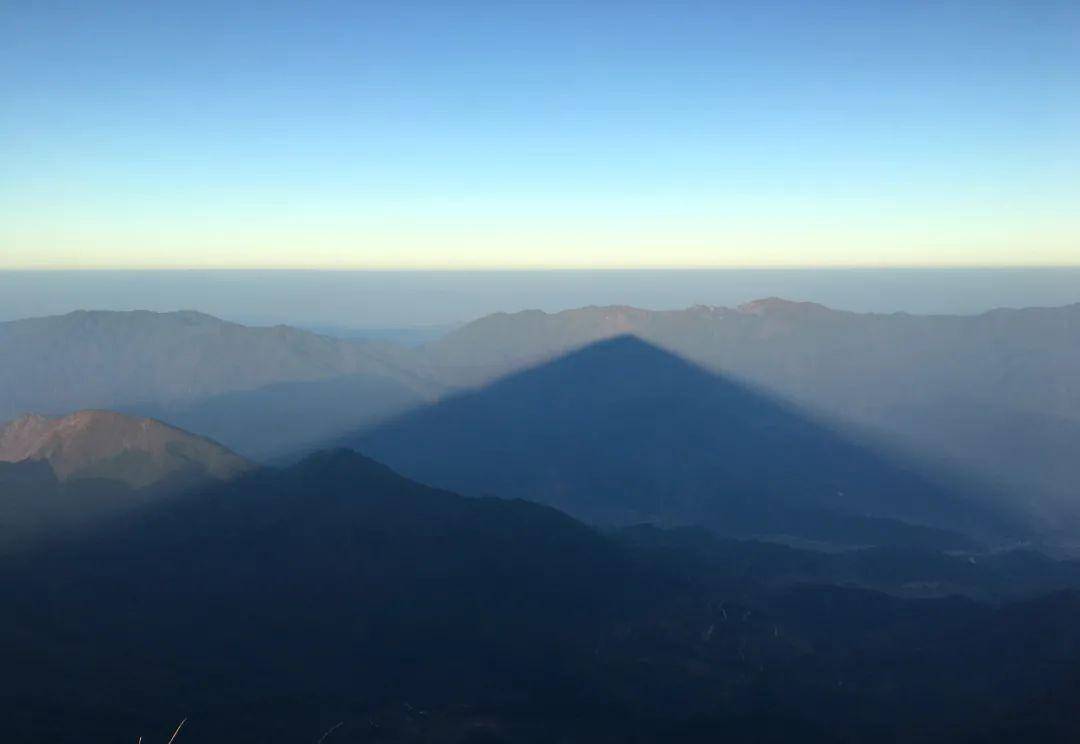 军峰山山顶图片