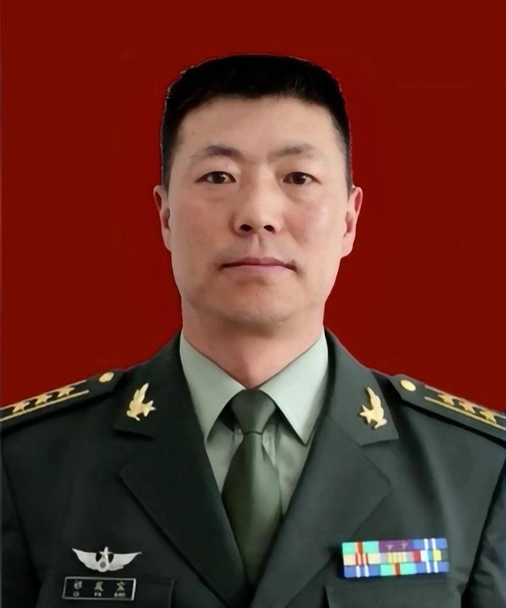 祁发宝同志经过军分区机关,营长,团参谋长,团长等岗位的锻炼,守边多年