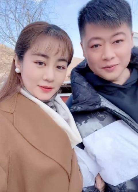 《乡村爱情》王小蒙惹争议,戏外紧搂谢永强秀恩爱,双方都有家庭_毕畅