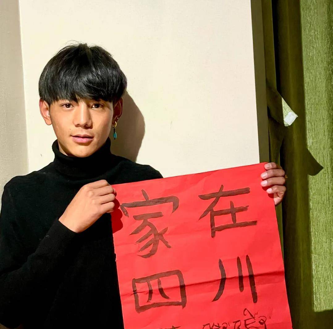 "康巴汉子"丁真火了,不是靠颜值和运气,背后原因跟父亲有关_范小勤