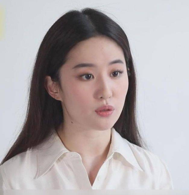 刘亦菲跟陈金飞传绯闻,小三十岁的她被质疑靠老男人上位你怎么看_杨采