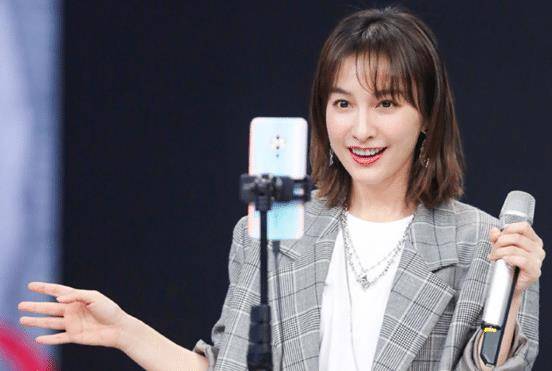 在《乘风破浪的姐姐》中,吴昕的表现很好,有进步_表演_沈梦辰_问题