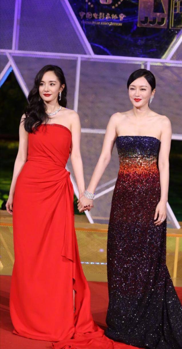 多年前的杨幂与秦岚的合照被翻出,网友评论秦岚气质秒杀杨幂_不知道