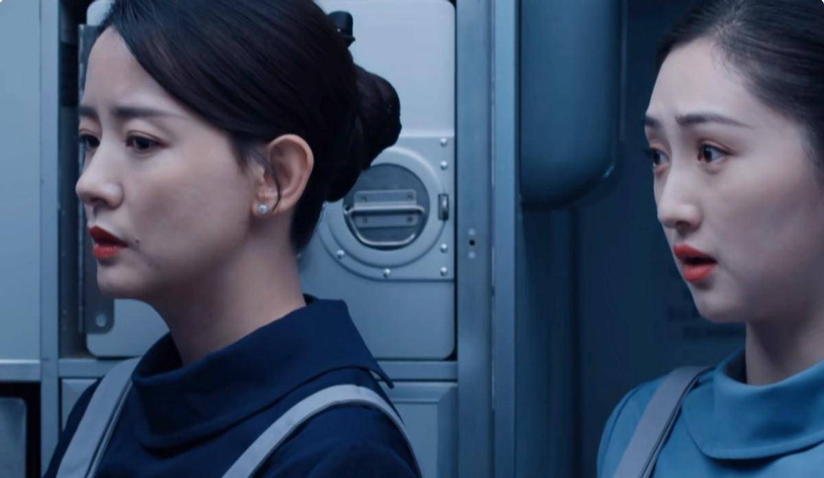 在有人说这种事经常发生,让李语珩忍一忍的时候,艾佳一句话都没说