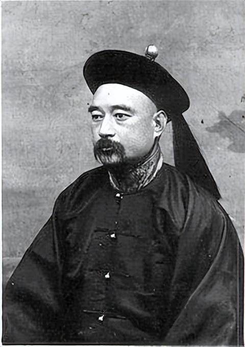 徐锡麟:连发七枪当场射杀恩人,被砸烂睾丸挖出心肝炒食_革命_中国