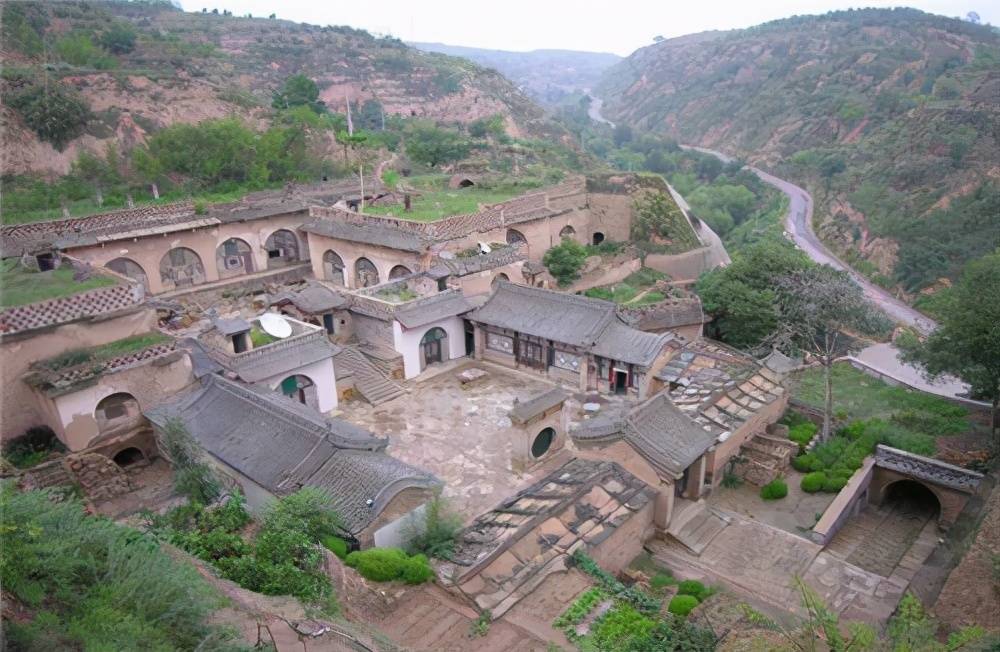 主题为"明五暗四六厢窑"式窑洞院落,它被称为中国陕西最体面的窑洞