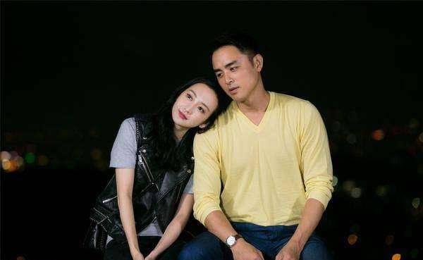 明道抱娃好甜,妻子是女团出身,两人秘恋4年隐婚当爸令人羡慕_王婷萱