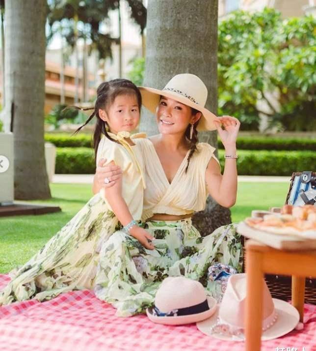 刘碧丽在庄园生活很幸福,还晒出5岁女儿图片_洗米_孩子_母亲