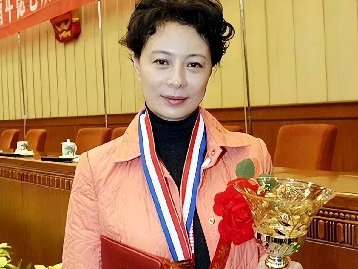 刘佳:嫁给富豪老公,成为贤妻良母,低调却很幸福_李培森_事业_角色