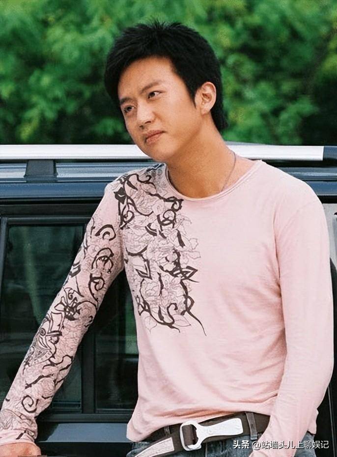 关于考中戏,邓超本着跟风同学的态度,如果考不上,就当去北京玩了.