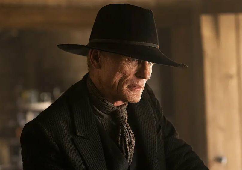 艾德·哈里斯在《西部世界》第一季中扮演的"黑衣人"最终被证实是吉米