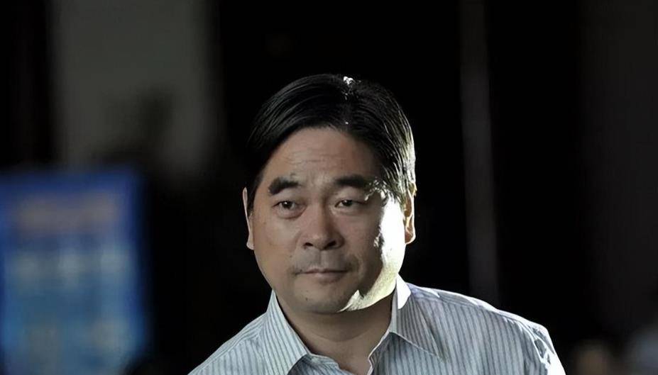 王振华的双面人生:员工买房一律九折,20年老情人帮其"拉皮条"_厂里