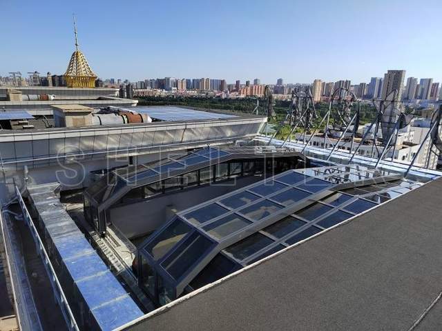 2022年6月份,陕西陕煤集团在17楼的楼顶定制一个伸缩天井盖,并结合
