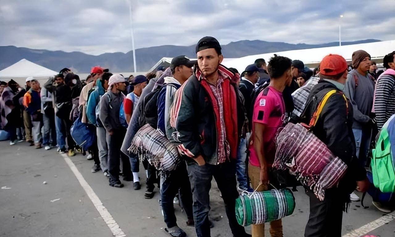 2019年,洪都拉斯总司令为了寻找亲哥哥,66岁首次回到了中国老家_熊伯