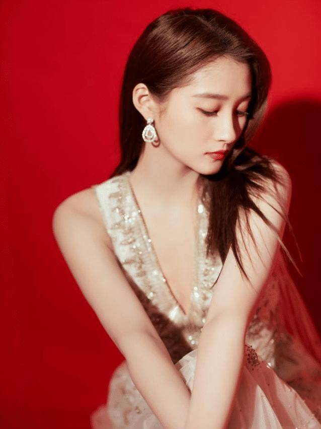 关晓彤拍"卫生棉"策划未p图曝光,看照片后,网友:鹿晗好这口!