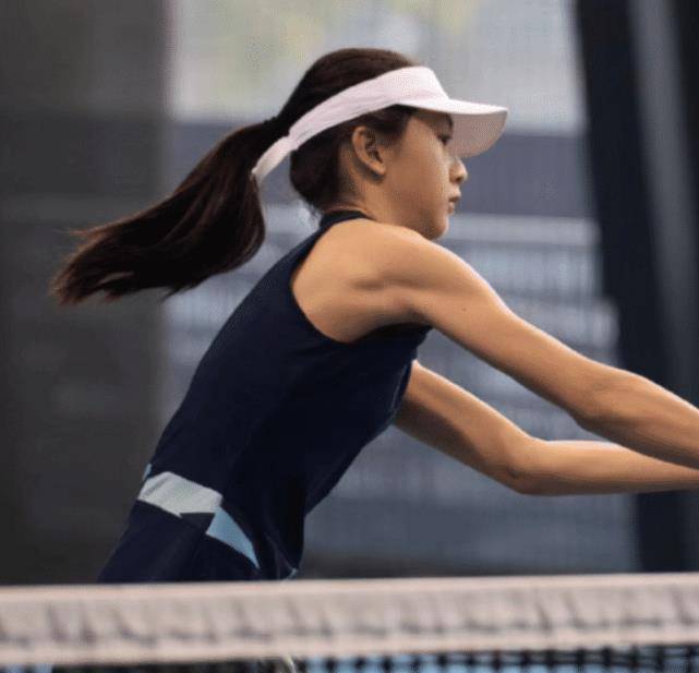 当11岁森碟穿背心跃起一刻,a爆了_运动_田雨橙_身材