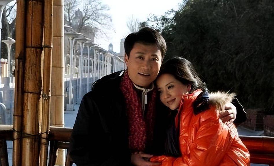 耿为华:娶小14岁娇妻,宠妻15年被抛弃,离婚那天和女儿抱头痛哭_郑佳