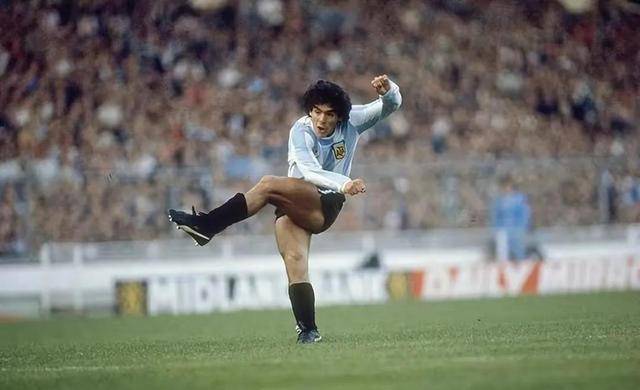 c罗不是球王,克鲁伊夫,贝肯鲍尔其成就都在他之上_梅西_马拉多纳_世界