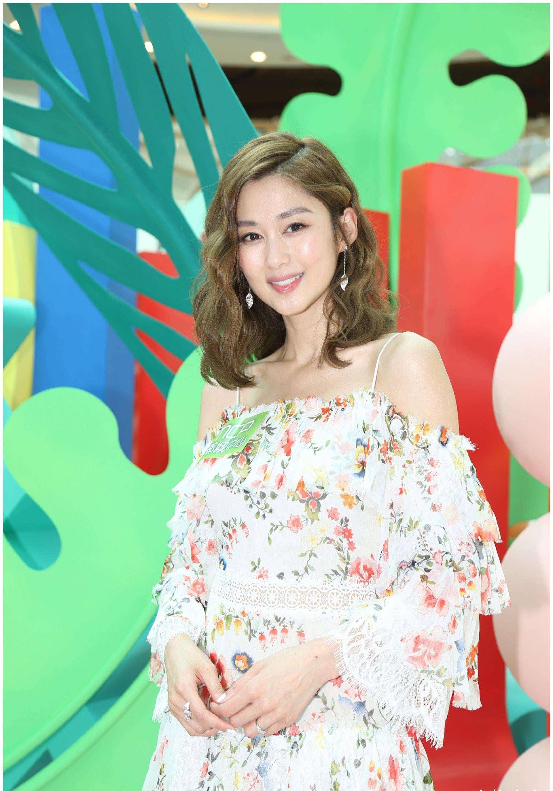 嫁金融老公生2子,颜值回春,身材正有秘诀_岑丽香_黄宗泽_外形