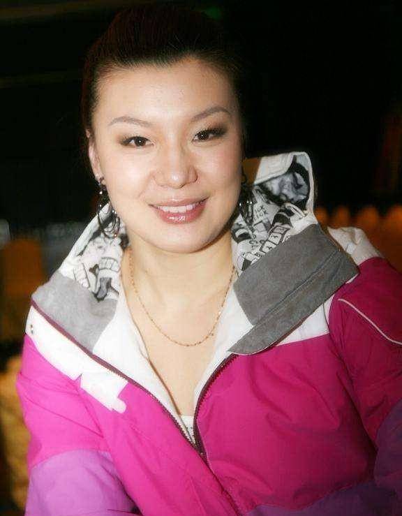 莫科:再婚后不忘前妻,带现任妻子照顾前岳父母,至今仍在坚持_王凡