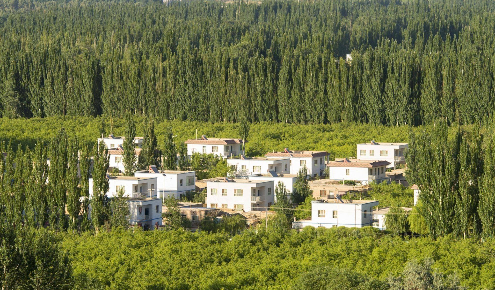 新疆若羌县,坐着火车游新疆的第一站,这里有6万多人_铁路_县城_面积