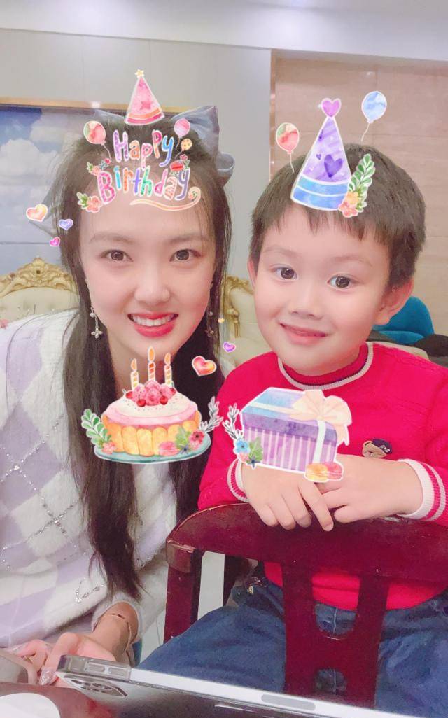 张常宁发文庆祝生日,旁边的小孩实力抢镜,球迷:开心之余要努力_中国