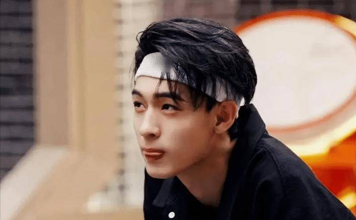 提起张九南,他的名声自然没有德云社的张云雷和秦霄贤这样高.