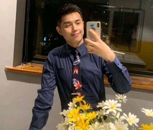 小助理付鹏转幕后合伙人,退出李佳琦出镜间,网友表示好不舍_工作_时候