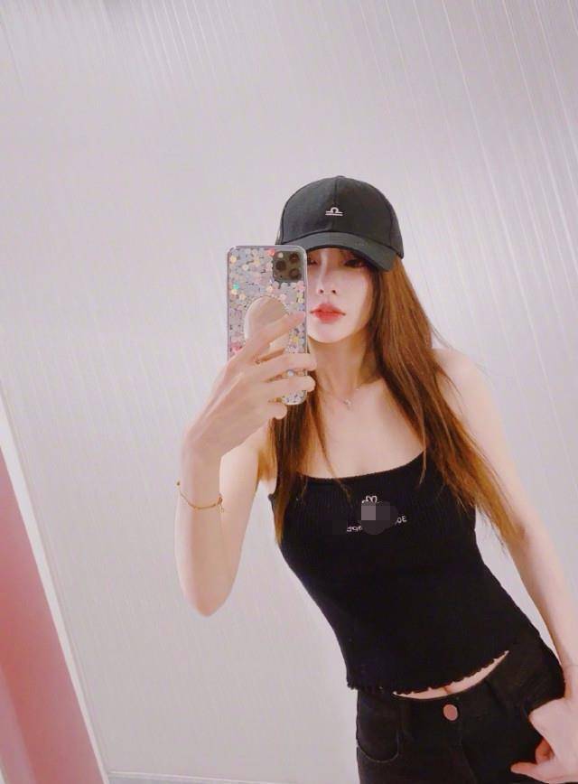 小璐晒照罕见被网友投诉,这到底发生了什么?_社交_内容_账号