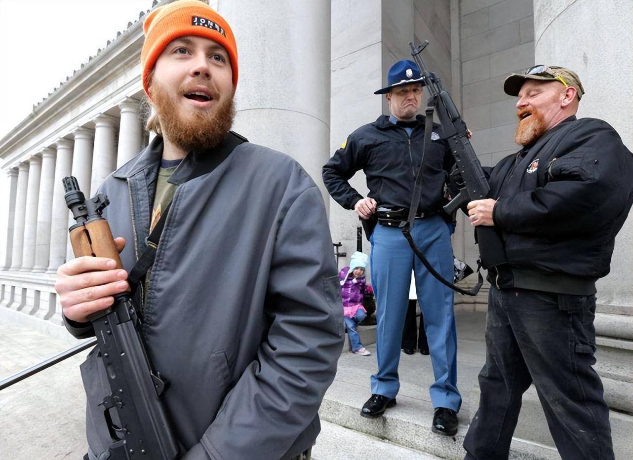 同样是合法持枪,为何美国经常发生枪击事件,俄罗斯治安极好?