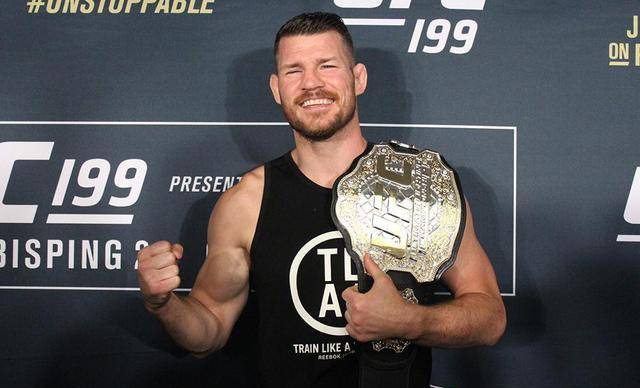 前ufc冠军比斯平预测冠军战:如果波兰简能防住抱摔,他将获胜_布拉乔