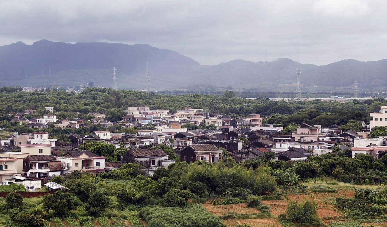 南门村隶属广东省珠海市斗门区斗门镇,地处斗门区西北部,隔水与新会