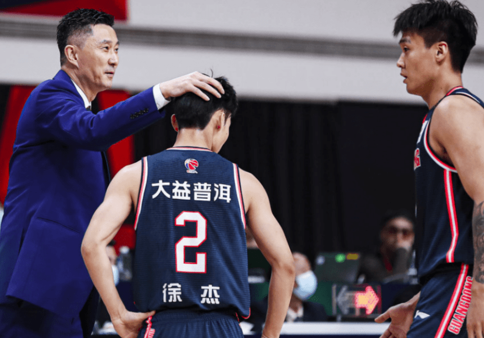 男篮有望归化41分先生,赵睿徐杰被破格选入12人,杜锋爱徒赚大了_广东