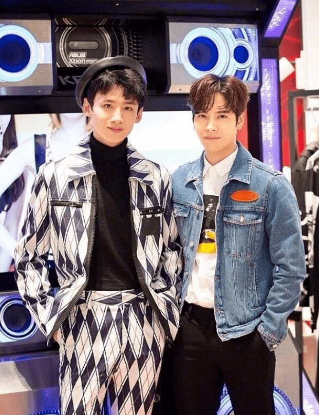 王嘉尔喊话"我爱你",粉丝们超激动,嗑的cp终于互动发糖了_白敬亭_宣传