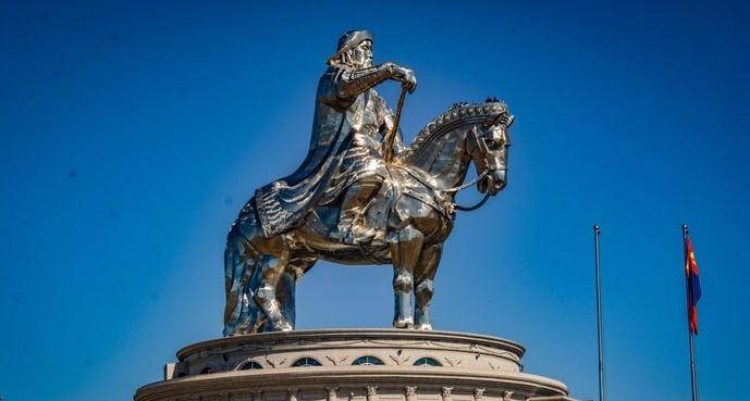 屹立不倒的成吉思汗九斿白纛,苏鲁锭见证了曾经蒙古帝国的辉煌