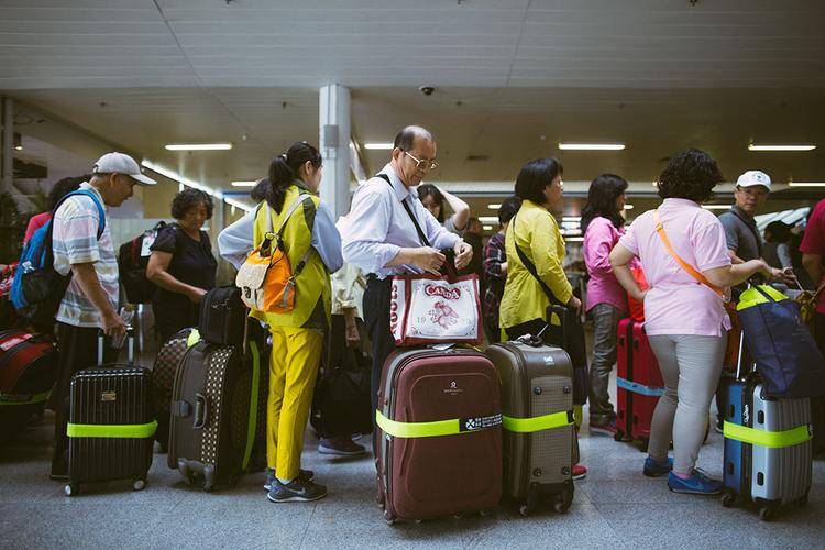 多国专家：别学美国针对中国旅客，究竟发生了什么