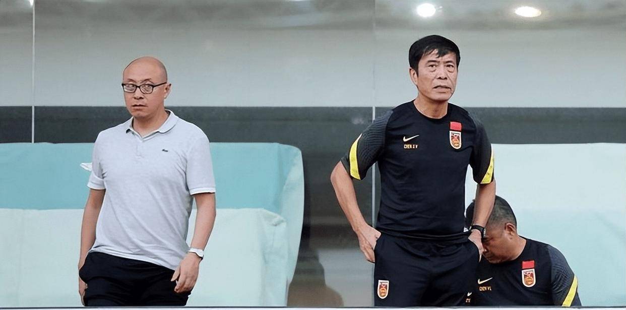 此外李璇还曝出,陈戌源在国足的世界杯预选赛期间随队出征,但是基本上