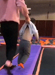 原创
            搞笑gif：大姐，不要不好意思，你也到了该找对象的年龄了3