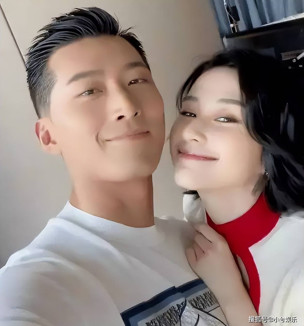 何超莲已独自回港两周,将陪妈妈过情人节,回应与窦骁感情稳定_何超云