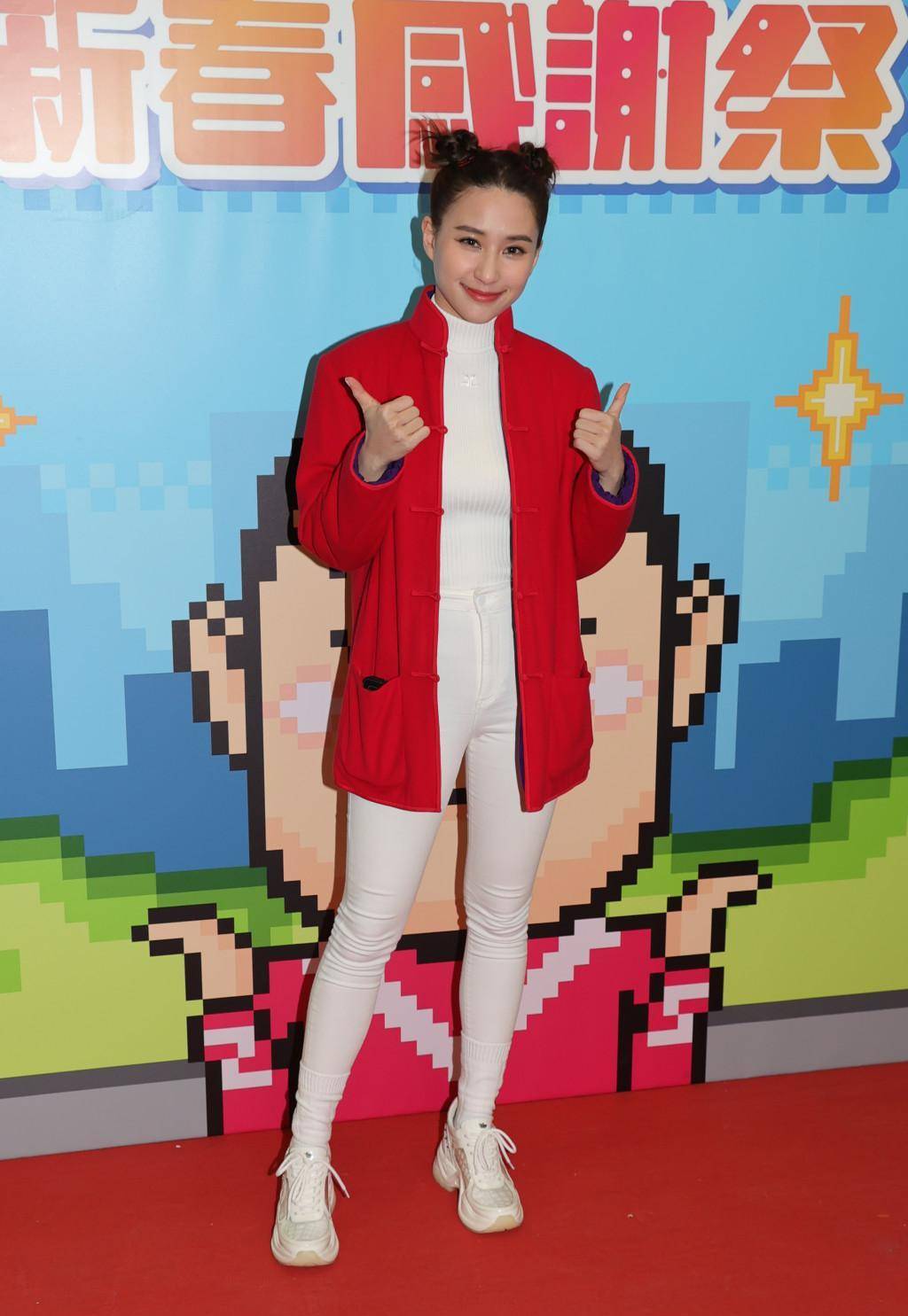 何超莲穿福娃装上节目,回应与窦骁结婚话题时有意回避_男友_问题_感情