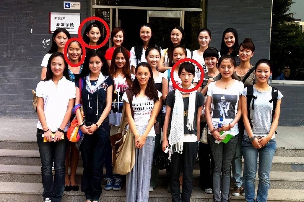 《瞄准》女主角出道即巅峰,好莱坞冯女郎,背后男人密不可分_杨采钰