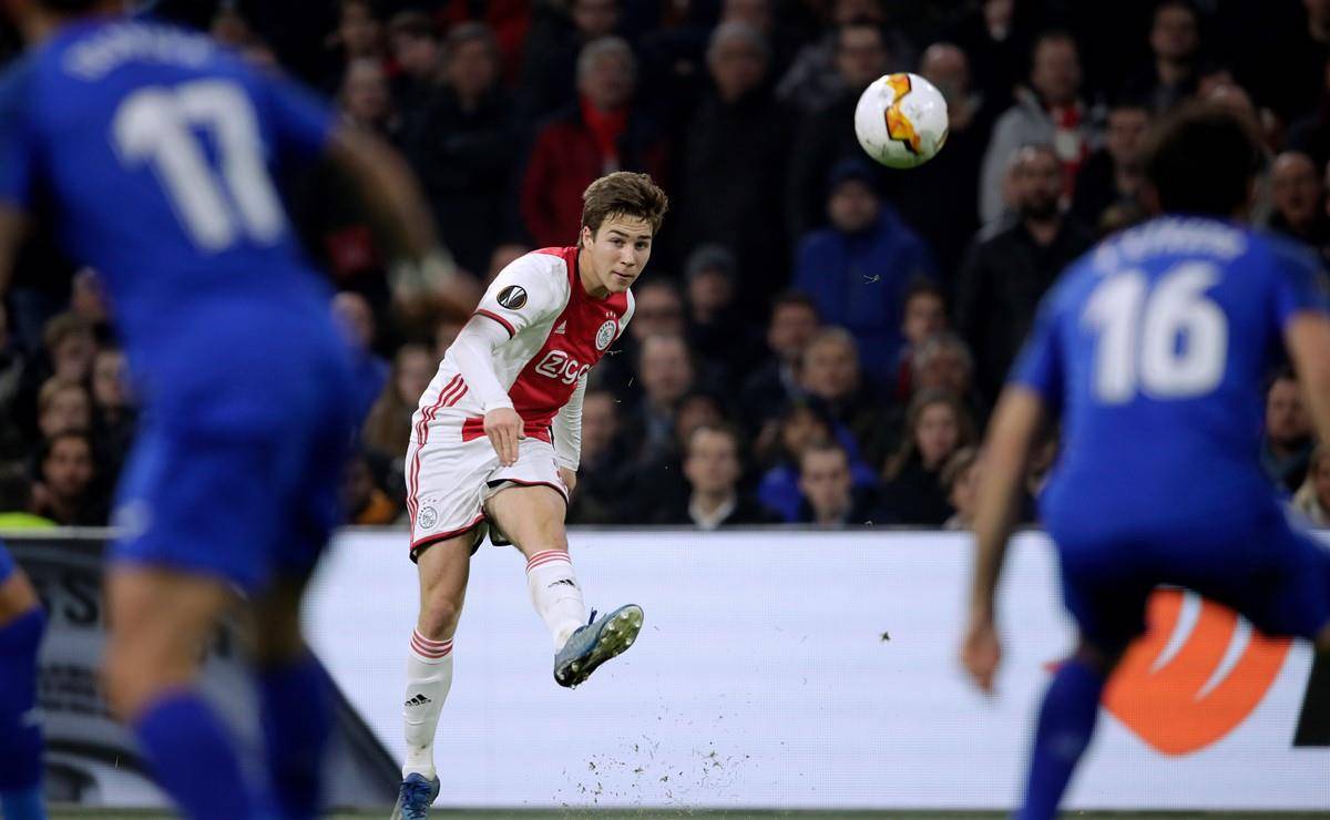 欧冠四强队遭淘汰,青春风暴终结球员难掩失落!