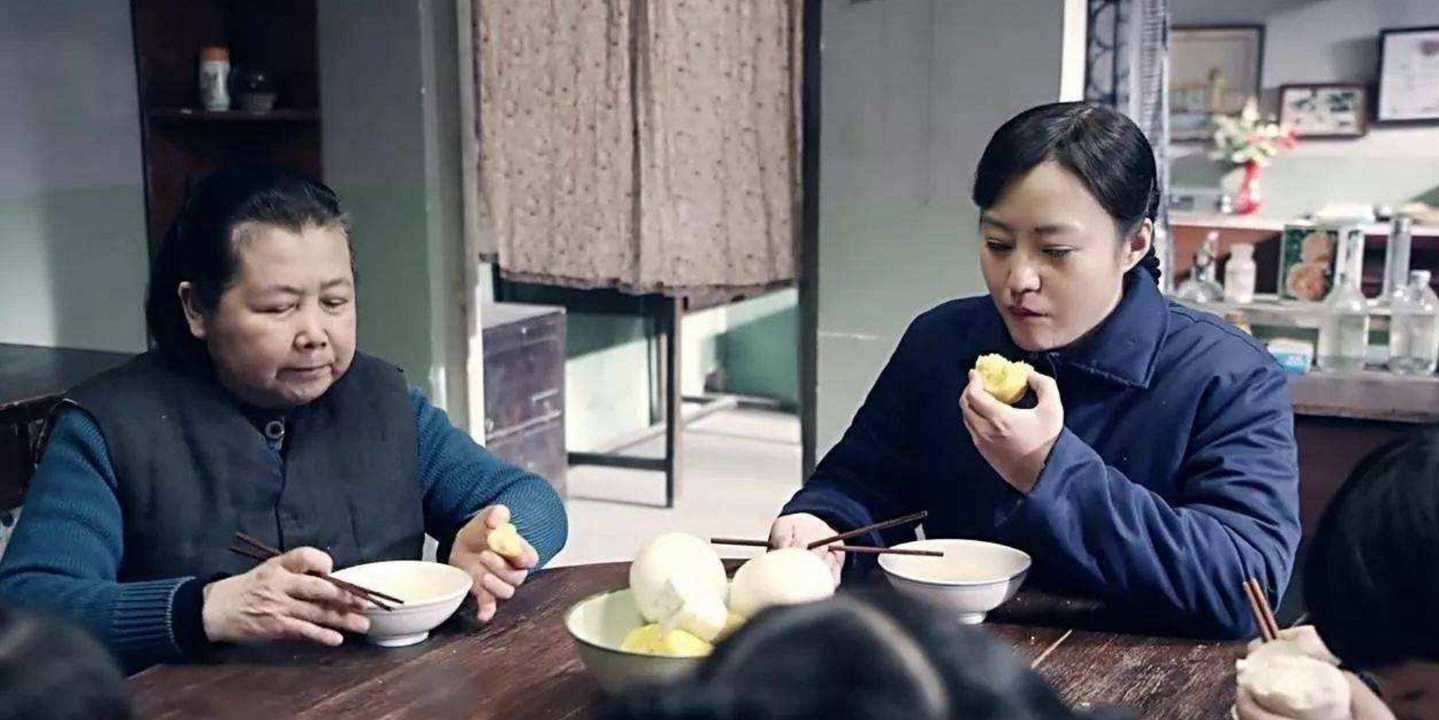 《情满四合院》里的秦淮茹,网络上骂声一片,其实她是个伟大的母亲孝顺