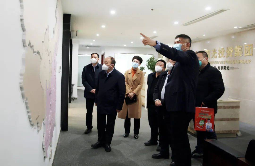 局长毛自强,喀什经济开发区城东金融贸易服务中心主任王小宁,喀什经济
