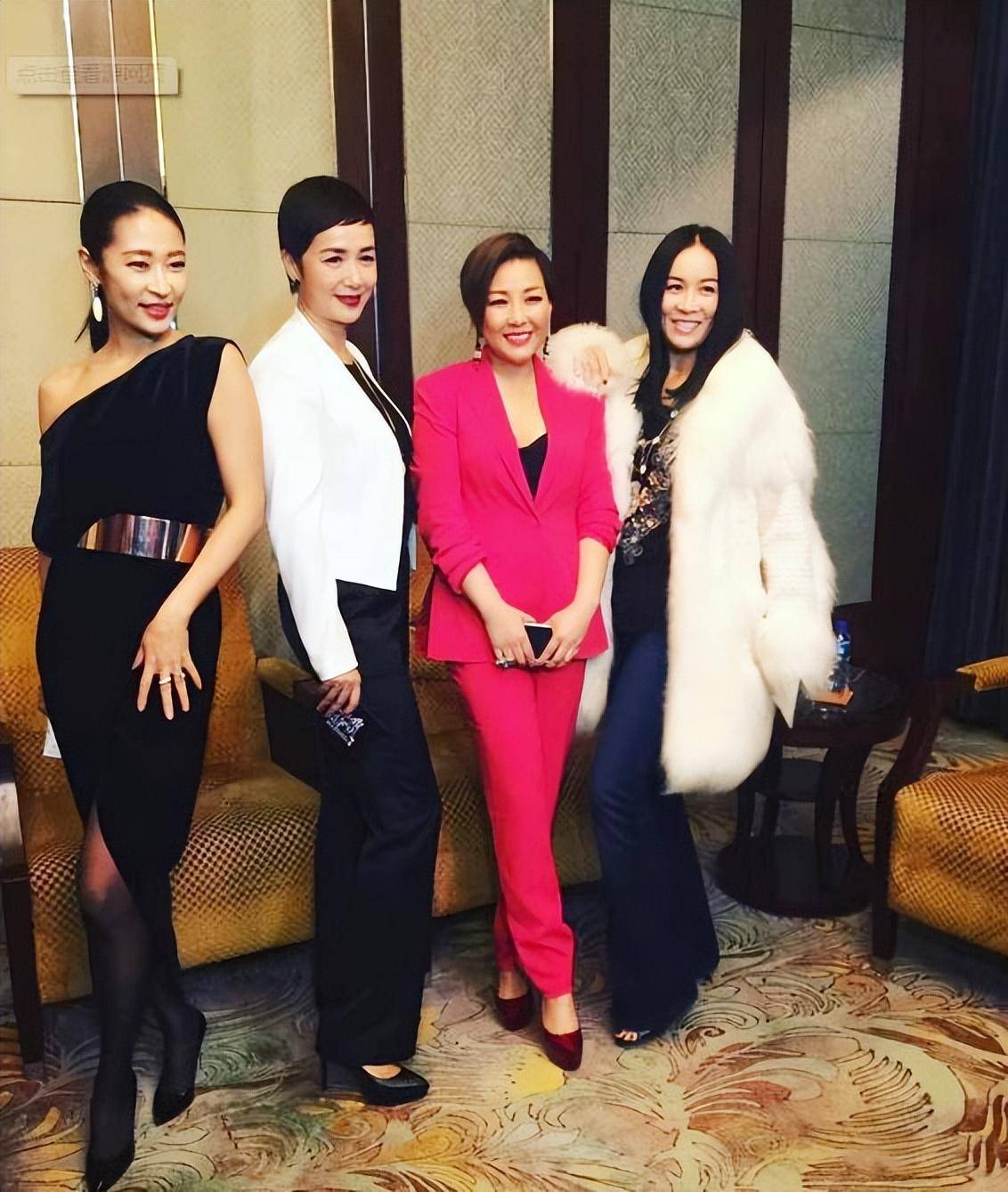 那英母女国外看歌剧,那姐素面朝天几乎认不出,管虎老婆梁静现身_孩子