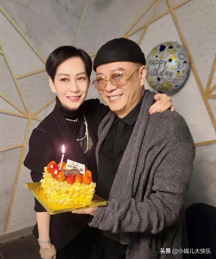 拍摄电视剧《壹号皇庭》都属于人气小生,但是对比起他老婆的身份地位