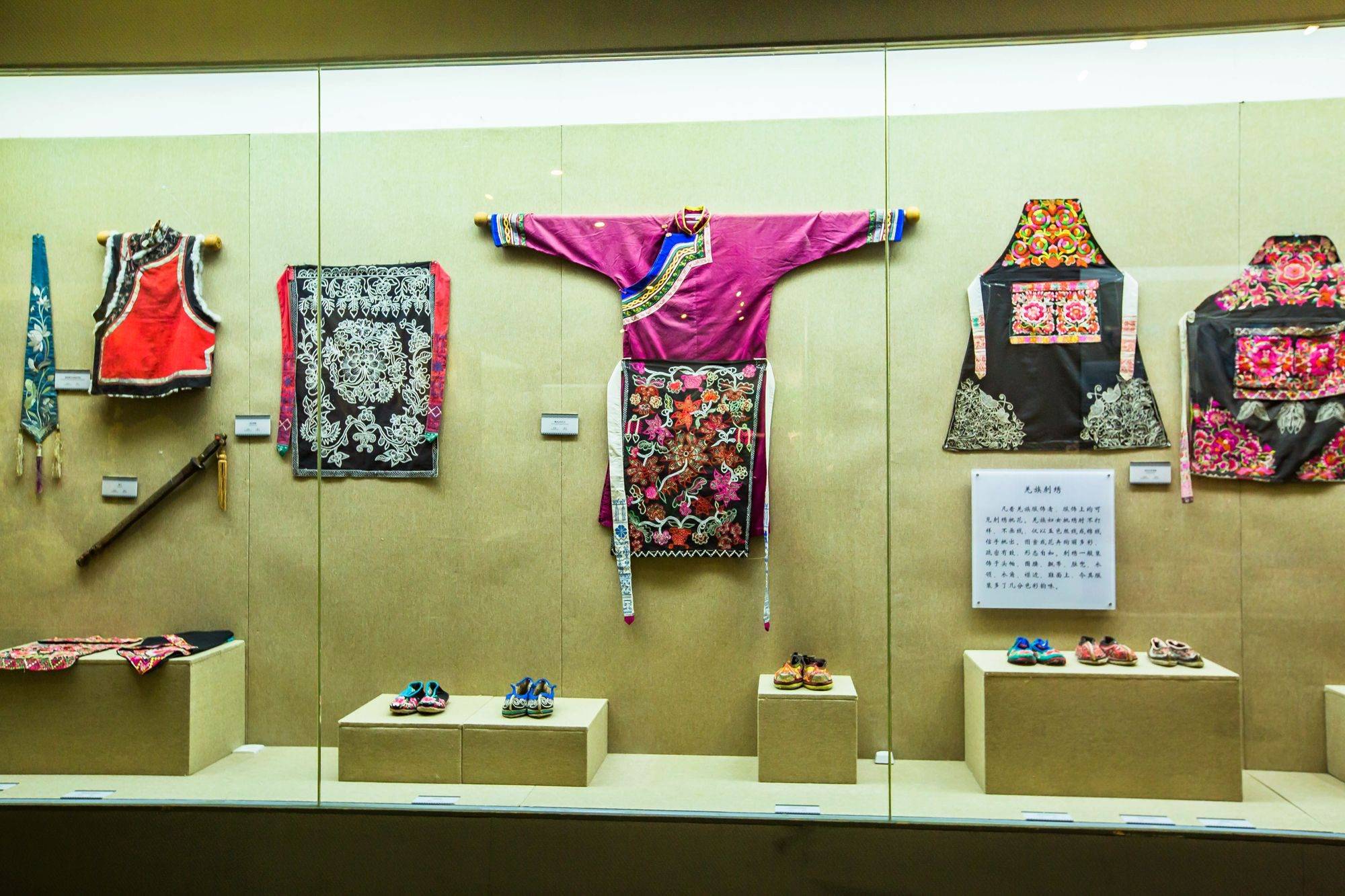 重庆中国三峡博物馆,西南民族民俗风情展,充满了奇妙和神秘_服饰_生活