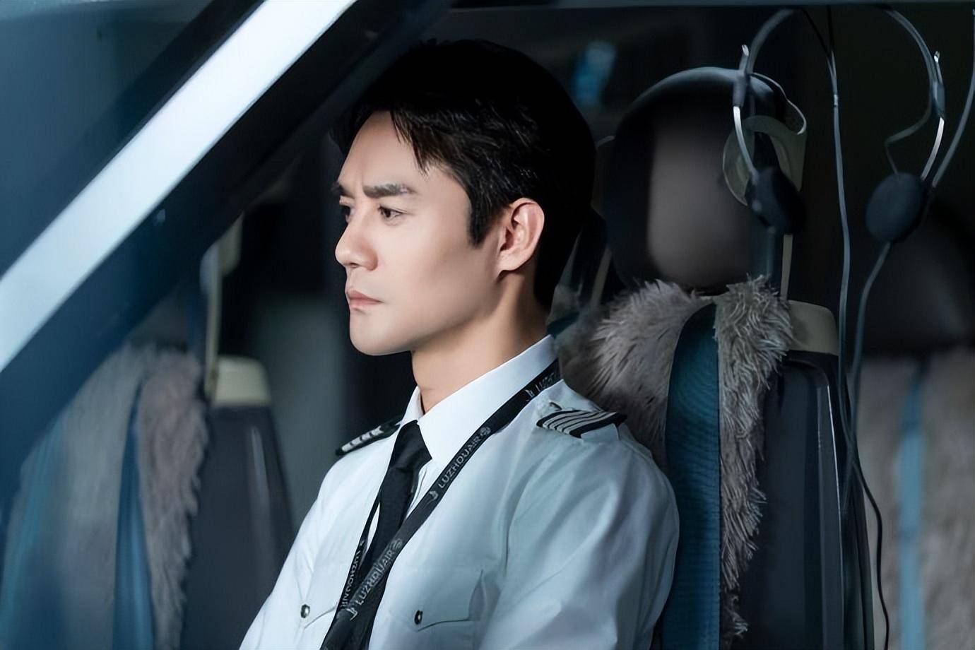 王凯新片《向风而行》褒贬不一,女主谭松韵形象遭吐槽_顾南亭_程霄